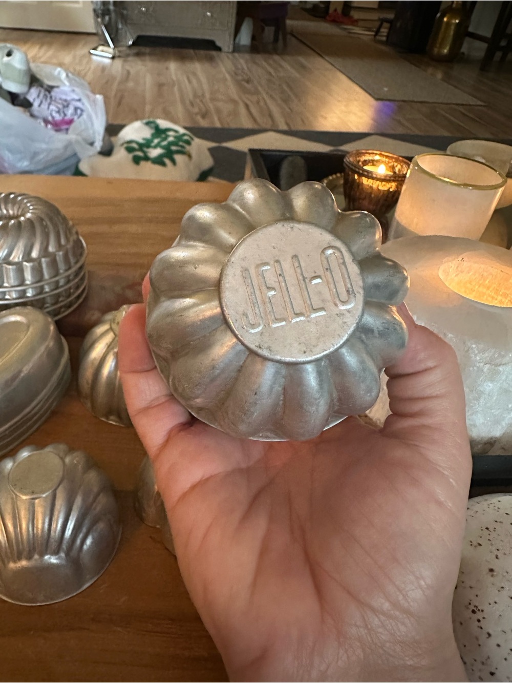 Set of 18 vintage molds including 7 Jello brand molds - Picture 2 of 2